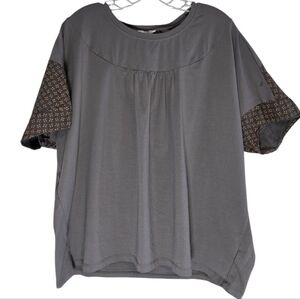 Easel Dark Gray Top with Patterned Sleeves Size Large